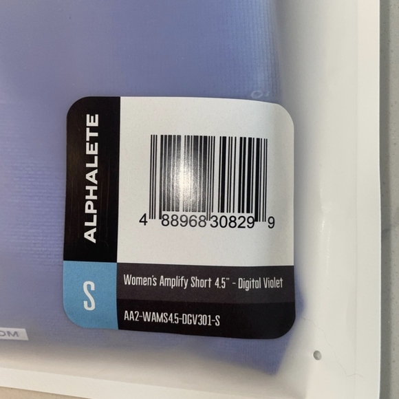 Alphalete Women's Amplify Shorts 4.5" - Digital Violet - Picture 2 of 3